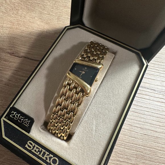 Vintage Seiko Women’s Gold Tone Asymmetrical Design Bracelet Watch - Picture 2 of 8